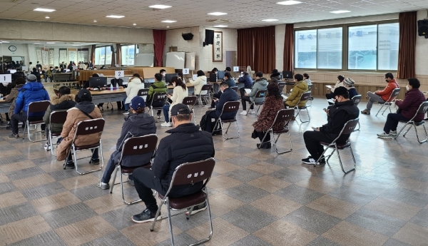 여수시, '전 시민 일상회복지원금' 접수(여수시제공)