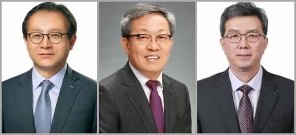 정기섭 포스코홀딩스 경영전략팀장(왼쪽부터), 정탁 포스코인터내셔널 부회장, 김준형 포스코케미칼 사장.(포스코홀딩스 제공)